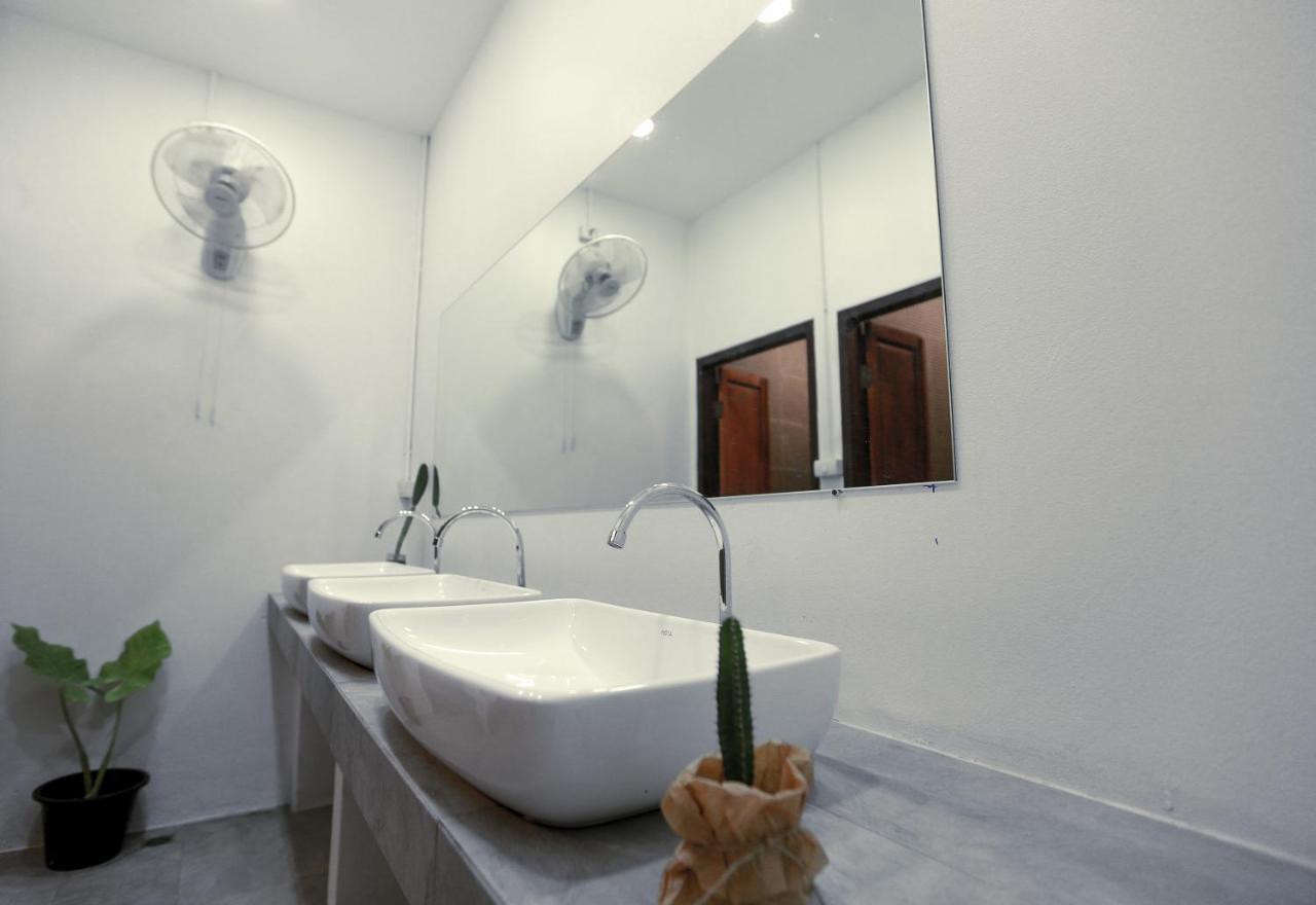 Petit Espace Boutique Hostel Vientiane Exterior photo